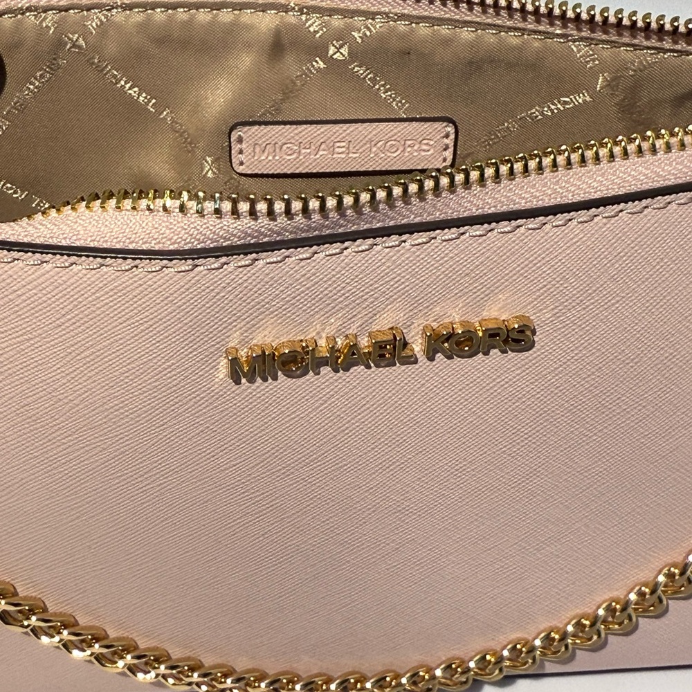 Michael Kors Jet Set Travel Medium Saffiano Leather Crossbody light pink color. - Picture 6 of 12